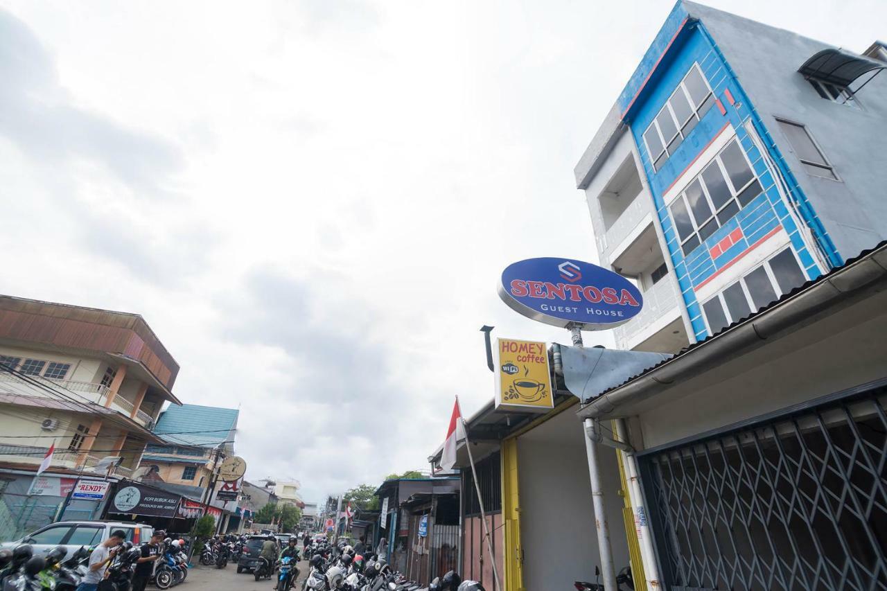 Sentosa Guest House Pontianak Exterior photo