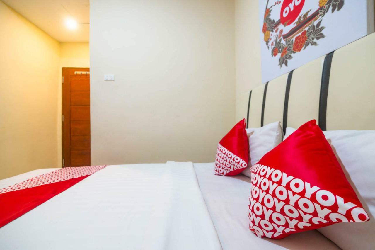 Sentosa Guest House Pontianak Exterior photo