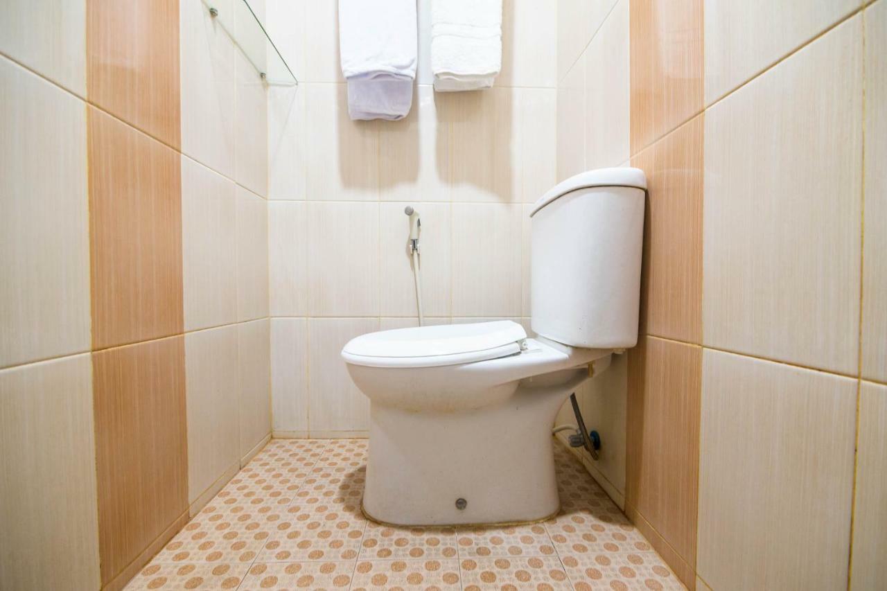 Sentosa Guest House Pontianak Exterior photo